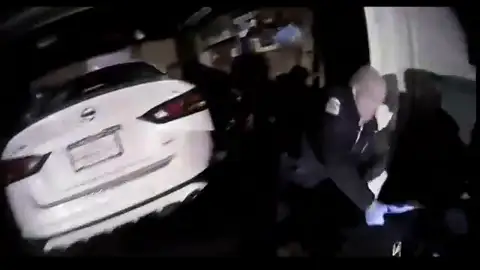 La policía abate a tiros a un afroamericano mientras daba el aguinaldo a sus amigos en Estados Unidos La policía abate a tiros a un afroamericano mientras daba el aguinaldo a sus amigos en Estados Unidos