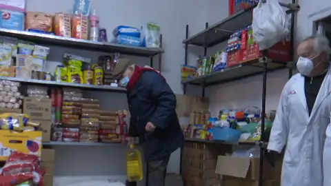 La pandemia del coronavirus obliga a Cipriano, de 86 años, a repartir comida todos los días entre los más necesitados La pandemia del coronavirus obliga a Cipriano, de 86 años, a repartir comida todos los días entre los más necesitados