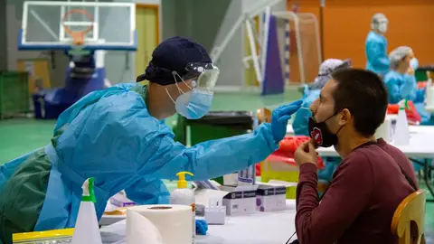 Tres comunidades endurecerán las medidas contra el coronavirus tras el aumento de la incidencia de la enfermedad. Tres comunidades endurecerán las medidas contra el coronavirus tras el aumento de la incidencia de la enfermedad.