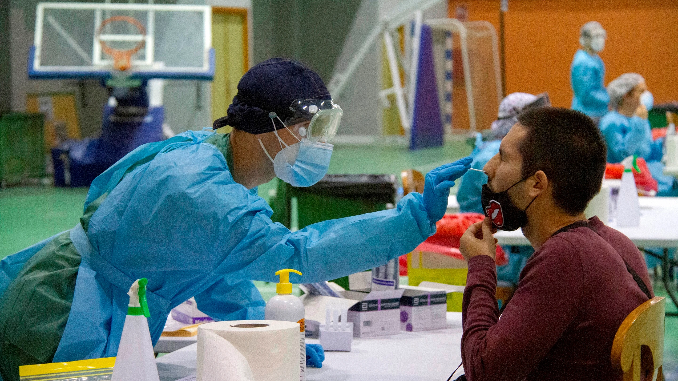 Tres comunidades endurecer&aacute;n las medidas contra el coronavirus tras el aumento de la incidencia de la enfermedad. 