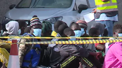 Multas de entre 6.000 y 150.000 euros a los hoteles que siguen acogiendo inmigrantes en Canarias Multas de entre 6.000 y 150.000 euros a los hoteles que siguen acogiendo inmigrantes en Canarias
