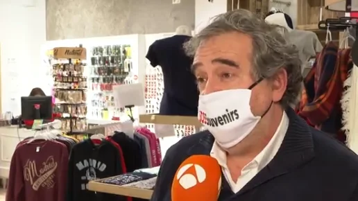 El gerente de un establecimiento de Souvenirs, al borde del llanto: "A veces me dan ganas de tirar la toalla"