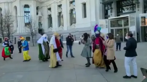 El divertido baile de Almeida, Levy y Villacís con los Reyes Magos El divertido baile de Almeida, Levy y Villacís con los Reyes Magos