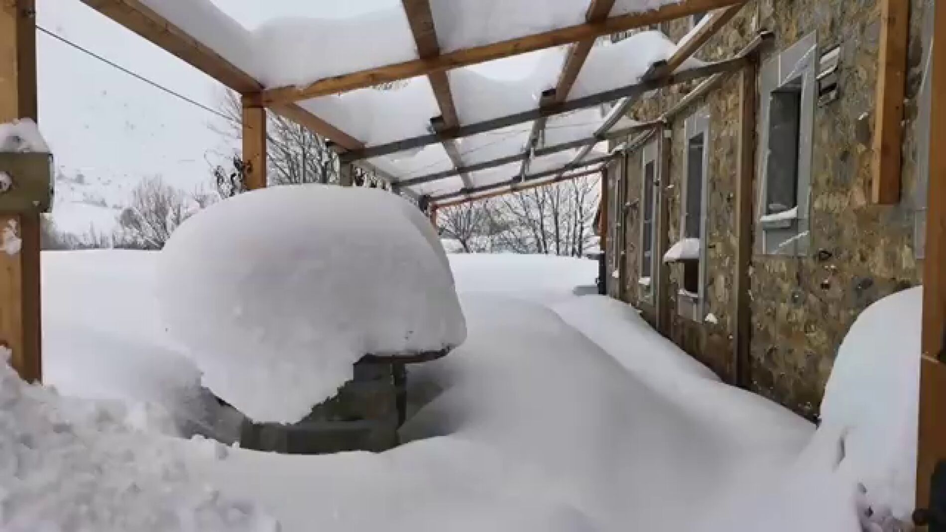 Mara&ntilde;a, el pueblo leon&eacute;s sepultado por metro y medio de nieve 