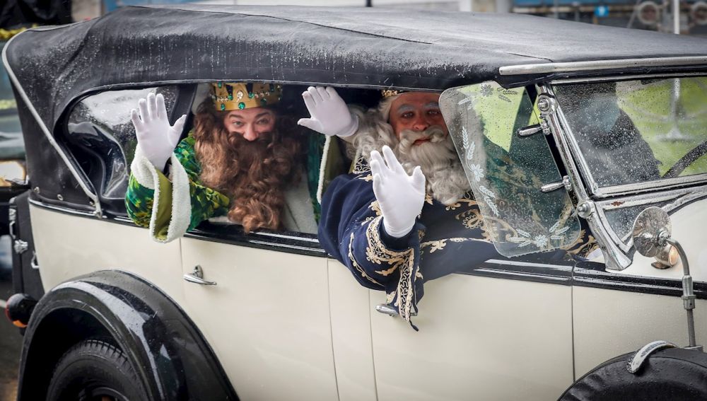 Los Reyes Magos llegan en coche a San Sebastián