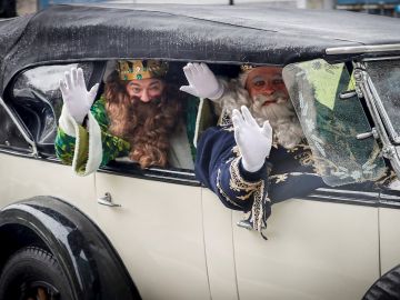 Los Reyes Magos llegan en coche a San Sebastián