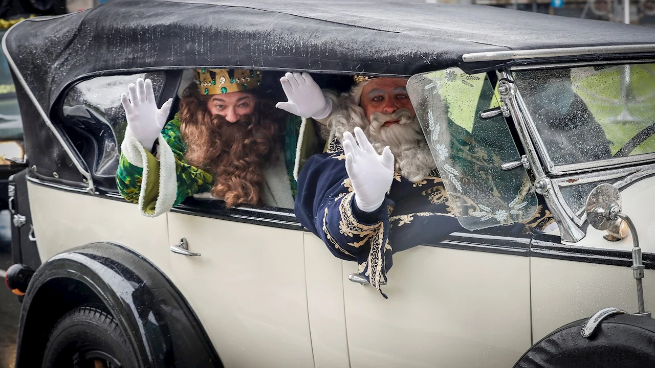 Los Reyes Magos llegan en coche a San Sebastián Los Reyes Magos llegan en coche a San Sebastián