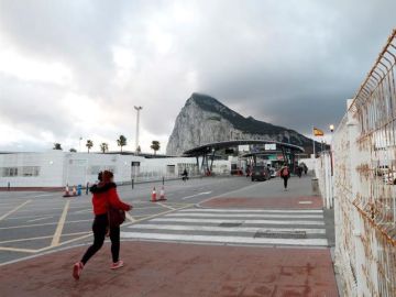 A3 Noticias 1 (04-01-21) Primer día laboral y prueba de fuego para los trabajadores de Gibraltar tras oficializarse el Brexit