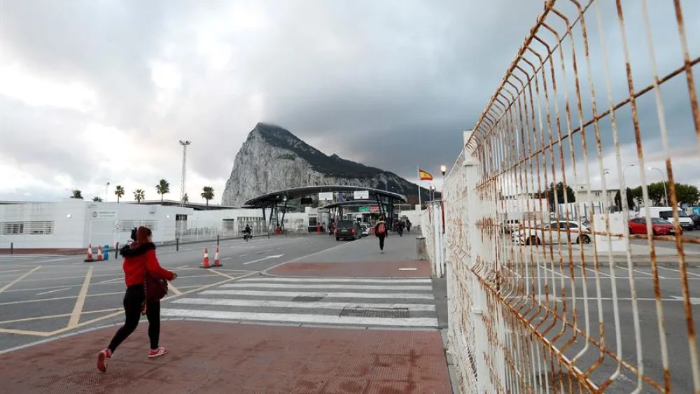 A3 Noticias 1 (04-01-21) Primer día laboral y prueba de fuego para los trabajadores de Gibraltar tras oficializarse el Brexit A3 Noticias 1 (04-01-21) Primer día laboral y prueba de fuego para los trabajadores de Gibraltar tras oficializarse el Brexit