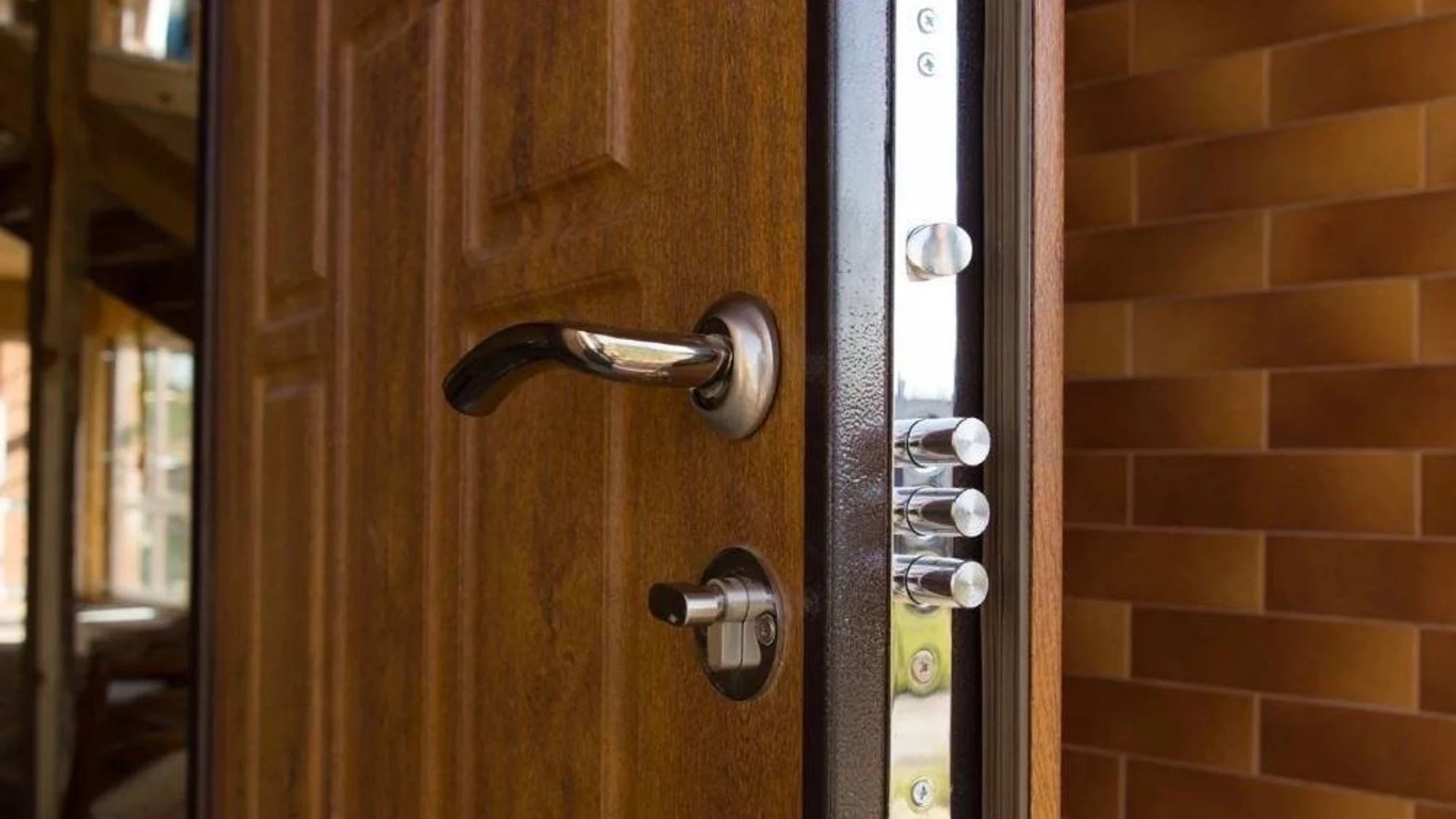 Un matrimonio, de alrededor de 70 años, lleva siete meses sin salir de su casa de A Coruña por miedo a que se la okupen Un matrimonio, de alrededor de 70 años, lleva siete meses sin salir de su casa de A Coruña por miedo a que se la okupen