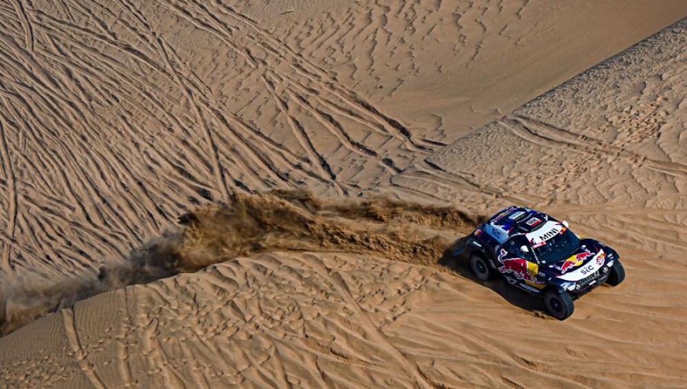 Carlos Sainz se hunde en la tercera etapa del Rally Dakar y Joan Barreda pierde el liderato en motos