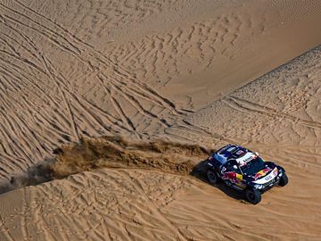 Carlos Sainz se hunde en la tercera etapa del Rally Dakar y Joan Barreda pierde el liderato en motos