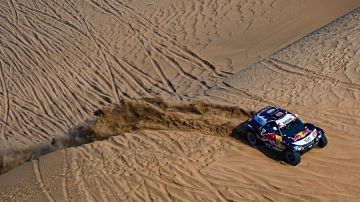 Carlos Sainz se hunde en la tercera etapa del Rally Dakar y Joan Barreda pierde el liderato en motos
