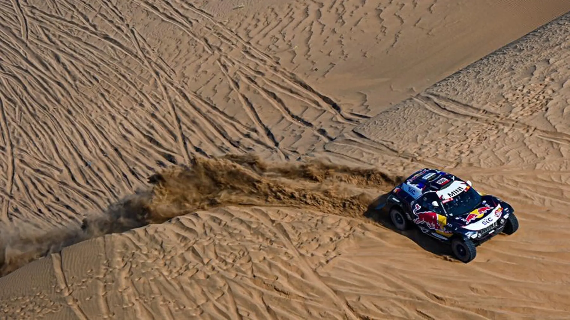 Carlos Sainz se hunde en la tercera etapa del Rally Dakar y Joan Barreda pierde el liderato en motos Carlos Sainz se hunde en la tercera etapa del Rally Dakar y Joan Barreda pierde el liderato en motos