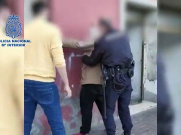 La policía detiene a los presuntos atracadores de una gasolinera en Murcia que amenazaron al empleado con una pistola 