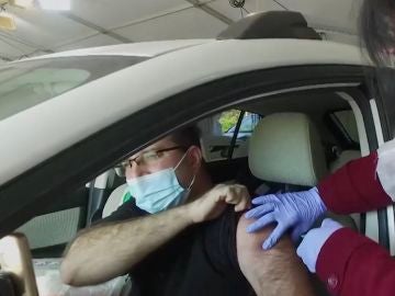 Israel vacuna desde el coche contra el coronavirus