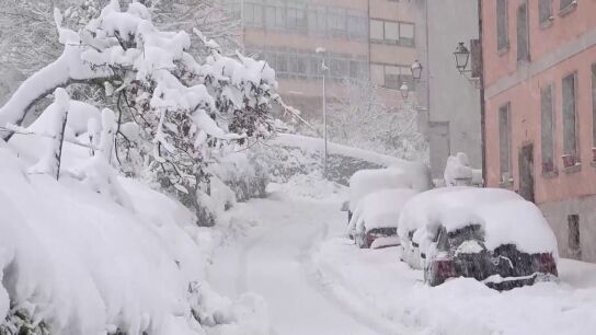 Temporal &Aacute;lava. Coches atrapados por la nieve