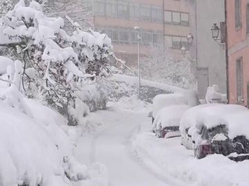 Temporal Álava, coches atrapados por la nieve