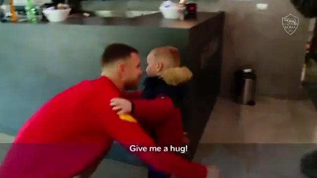 La sorpresa de Dzeko al niño que rompió a llorar cuando le regalaron su camiseta por Navidad La sorpresa de Dzeko al niño que rompió a llorar cuando le regalaron su camiseta por Navidad