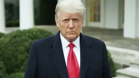 Asalto al Congreso de los Estados Unidos: Donald Trump a los asaltantes del Capitolio: "Sabemos son unas elecciones robadas, pero tenéis que volver a casa" Asalto al Congreso de los Estados Unidos: Donald Trump a los asaltantes del Capitolio: "Sabemos son unas elecciones robadas, pero tenéis que volver a casa"