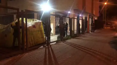 Una anciana muere en el incendio de una residencia de Sevilla, en el que cinco personas han resultado heridas graves Una anciana muere en el incendio de una residencia de Sevilla, en el que cinco personas han resultado heridas graves