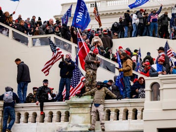 Manifestantes trumpistas asaltan el Capitolio de Estados Unidos