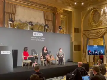 Najat el Hachmi gana el Premio Nadal con su novela 'El lunes nos querrán' Najat el Hachmi gana el Premio Nadal con su novela 'El lunes nos querrán'