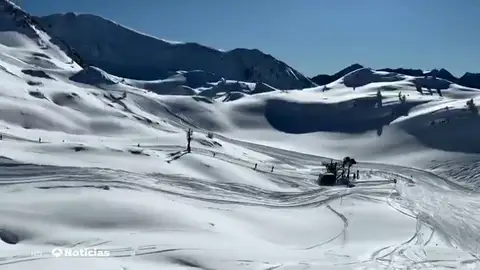 La estación de Baqueira Beret en el Pirineo catalán registra una mínima de 34,1 bajo cero, récord histórico de frío en la península La estación de Baqueira Beret en el Pirineo catalán registra una mínima de 34,1 bajo cero, récord histórico de frío en la península