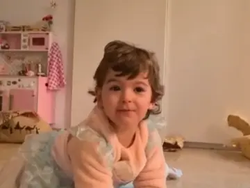 Vídeo: La contagiosa alegría de Vera, de dos años, tras ver sus regalos de Reyes Vídeo: La contagiosa alegría de Vera, de dos años, tras ver sus regalos de Reyes