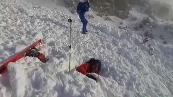 Un alud de nieve sepulta a varios montañeros en La Collarada (Huesca): "Nos pasamos de frenada" Un alud de nieve sepulta a varios montañeros en La Collarada (Huesca): "Nos pasamos de frenada"