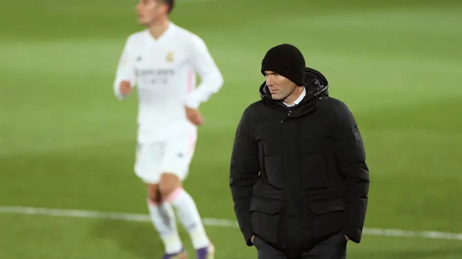Zidane, posible para el partido contra Osasuna por un positivo por coronavirus en su entorno Zidane, posible para el partido contra Osasuna por un positivo por coronavirus en su entorno
