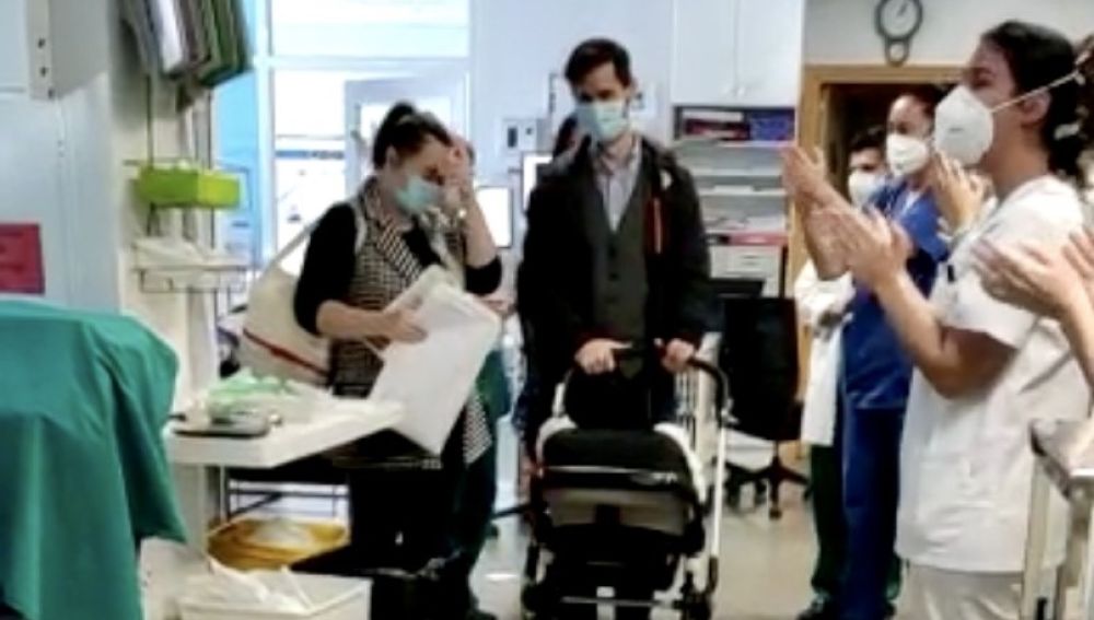 Un bebé abandona el hospital tras 70 días en la UCI por coronavirus