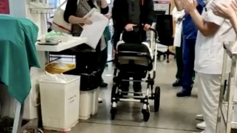 Un bebé abandona el hospital tras 70 días en la UCI por coronavirus Un bebé abandona el hospital tras 70 días en la UCI por coronavirus