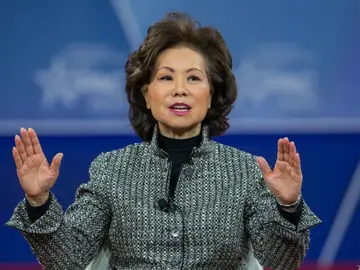 La secretaria de Transporte de EE.UU., Elaine Chao La secretaria de Transporte de EE.UU., Elaine Chao