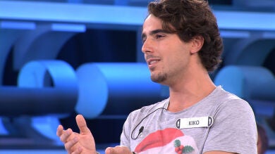 Kiko enamora en ‘¡Ahora Caigo!’ con su espectacular voz al son de Édith Piaf 