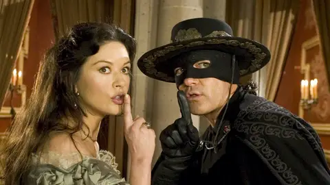 Catherine Zeta-Jones y Antonio Banderas en 'El Zorro' Catherine Zeta-Jones y Antonio Banderas en 'El Zorro'