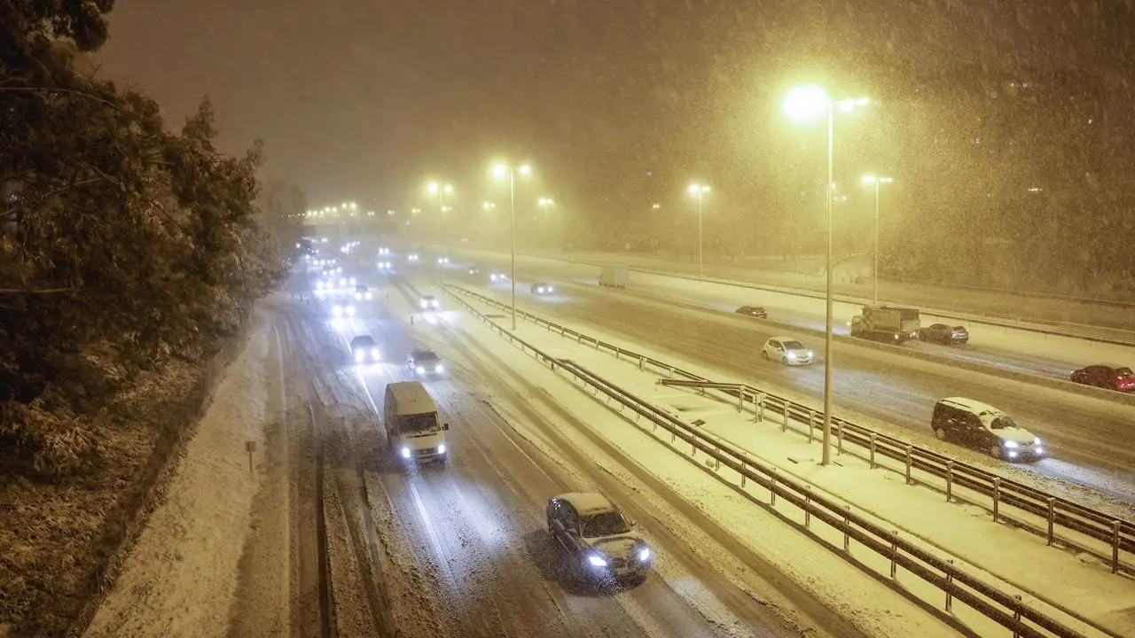 Nieve en Madrid, carreteras cortadas y estado del tráfico por el temporal filomena en España Nieve en Madrid, carreteras cortadas y estado del tráfico por el temporal filomena en España