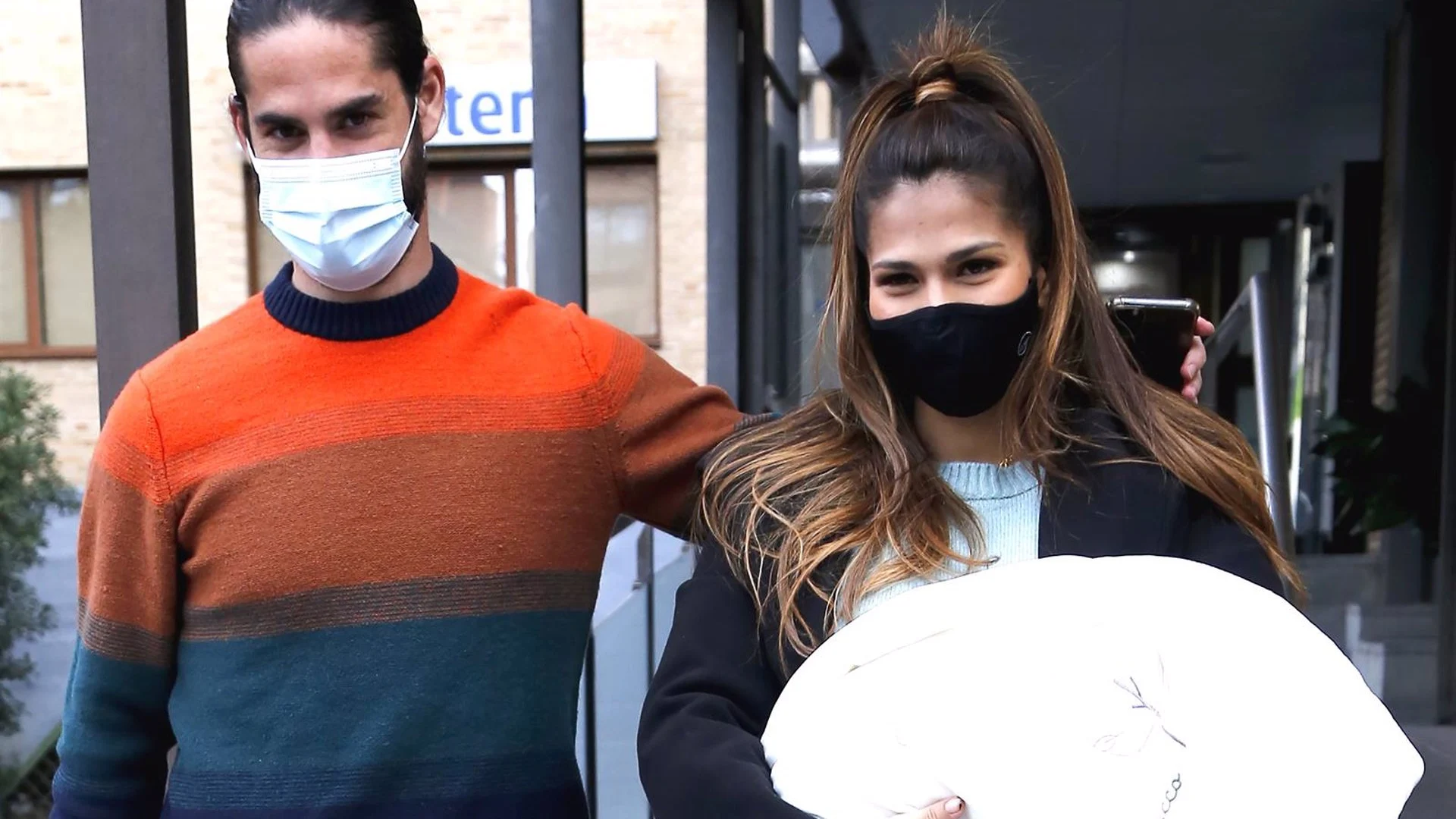 Isco Alarcón y Sara Sálamo con su hijo Piero Isco Alarcón y Sara Sálamo con su hijo Piero