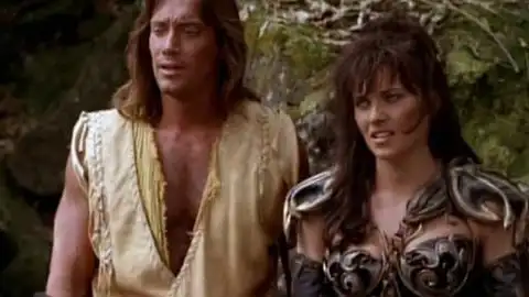 Kevin Sorbo y Lucy Lawless Discusión por Twitter