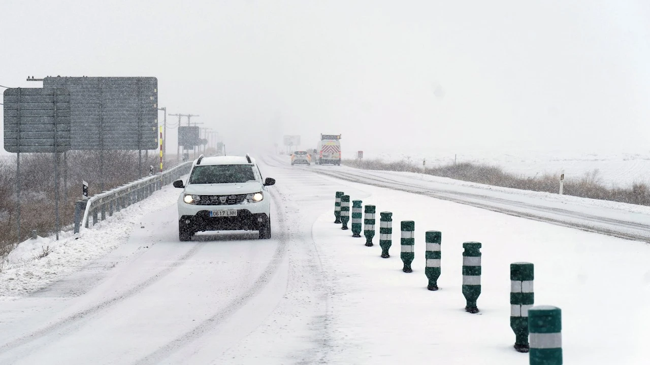 Nieve en España hoy, carreteras cortadas, estado del tráfico y últimas noticias del temporal Filomena Nieve en España hoy, carreteras cortadas, estado del tráfico y últimas noticias del temporal Filomena