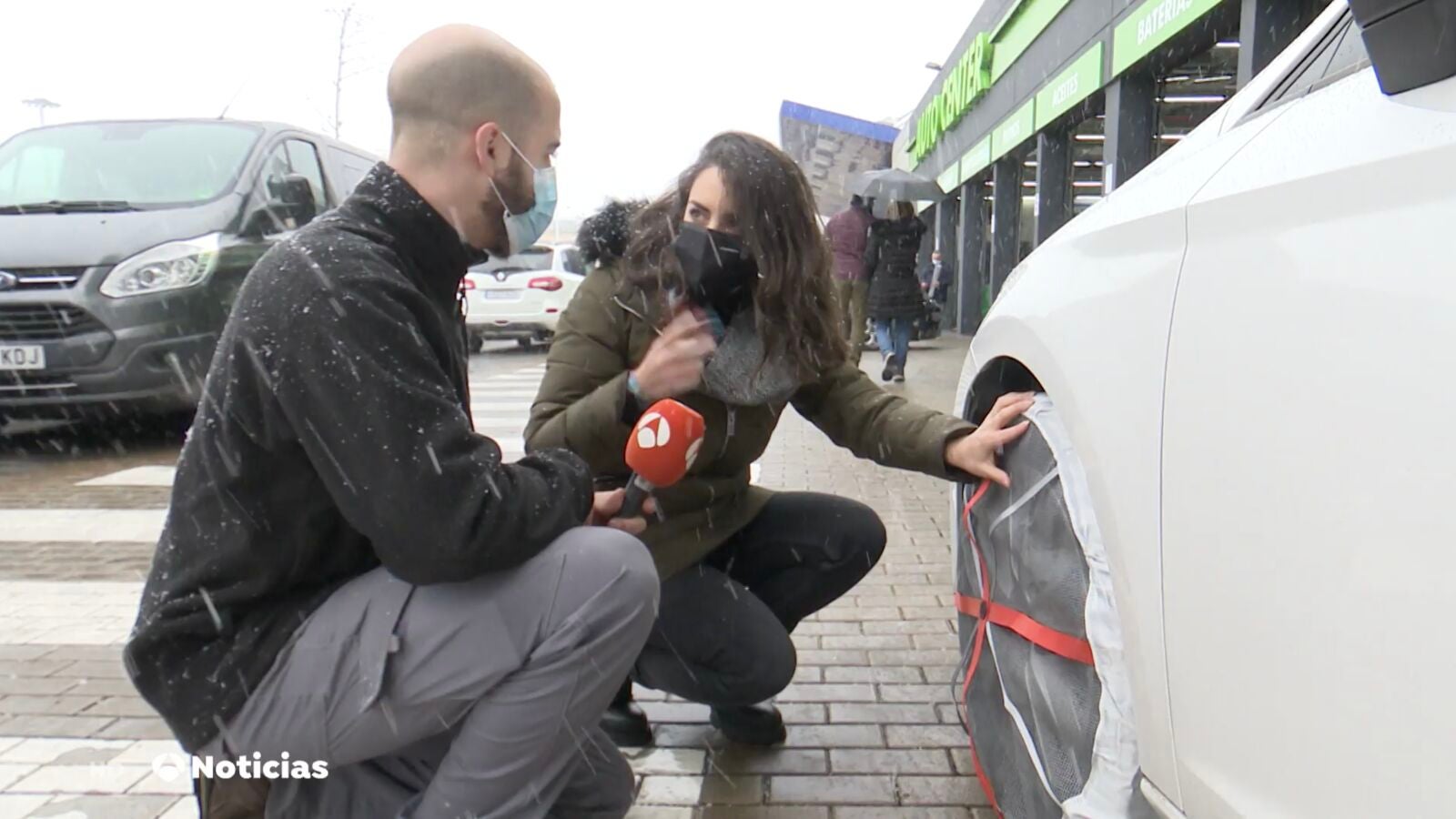 ¿Cómo deben ponerse las cadenas de nieve en el coche?