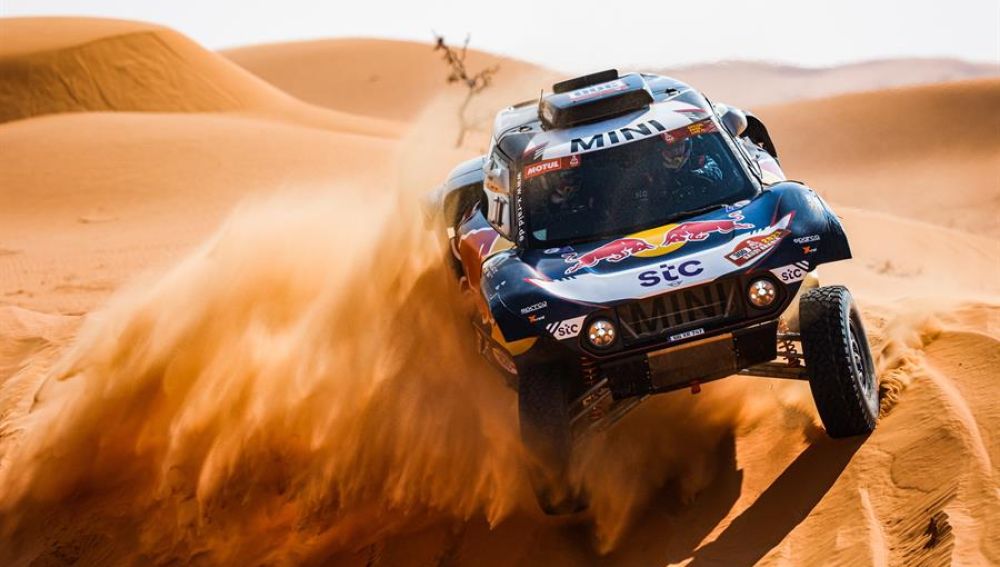 Victoria incontestable de Carlos Sainz en el Dakar; Barreda iguala los 27 triunfos de Arcarons