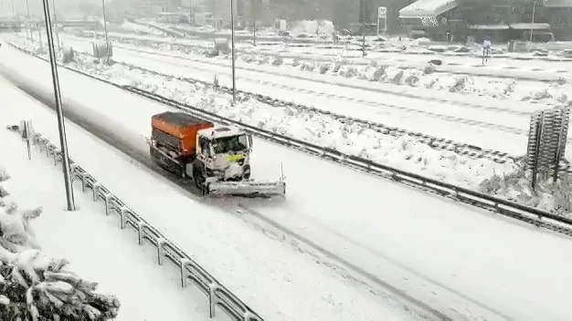 Estado de las carreteras en España por el temporal de nieve y frío de Filomena, streaming en directo Estado de las carreteras en España por el temporal de nieve y frío de Filomena, streaming en directo