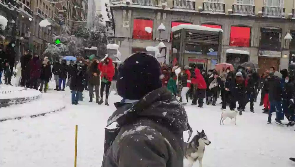 Guerra de bolas de nieve en Madrid
