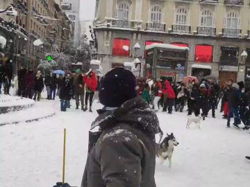 Guerra de bolas de nieve en Madrid