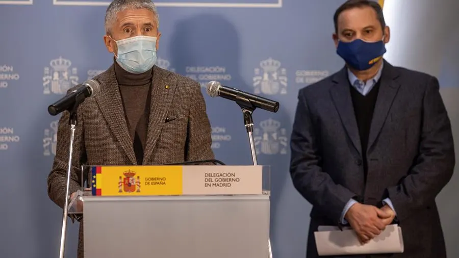 El Gobierno pide permanecer en los domicilios porque "la situación es grave" por el temporal de Filomena El Gobierno pide permanecer en los domicilios porque "la situación es grave" por el temporal de Filomena
