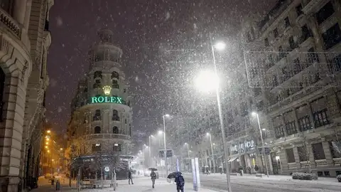 La nieve colapsa Madrid y cierra Barajas La nieve colapsa Madrid y cierra Barajas