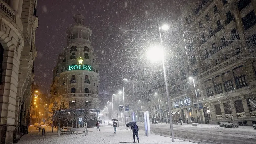 La nieve colapsa Madrid y cierra Barajas La nieve colapsa Madrid y cierra Barajas