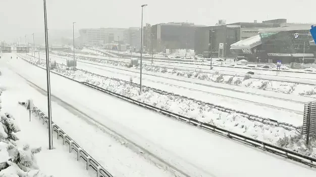 Muere un hombre sepultado por la nieve en Zarzalejo, Madrid Muere un hombre sepultado por la nieve en Zarzalejo, Madrid
