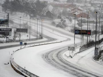 El temporal Filomena mantiene a 10 provincias en alerta roja y colapsa Madrid con 60 centímetros de nieve